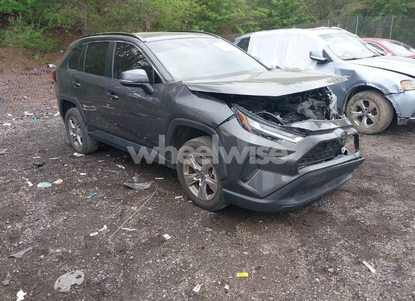 2022 Toyota Rav4 XLE (VIN 2T3W1RFV7NC187935) main photo