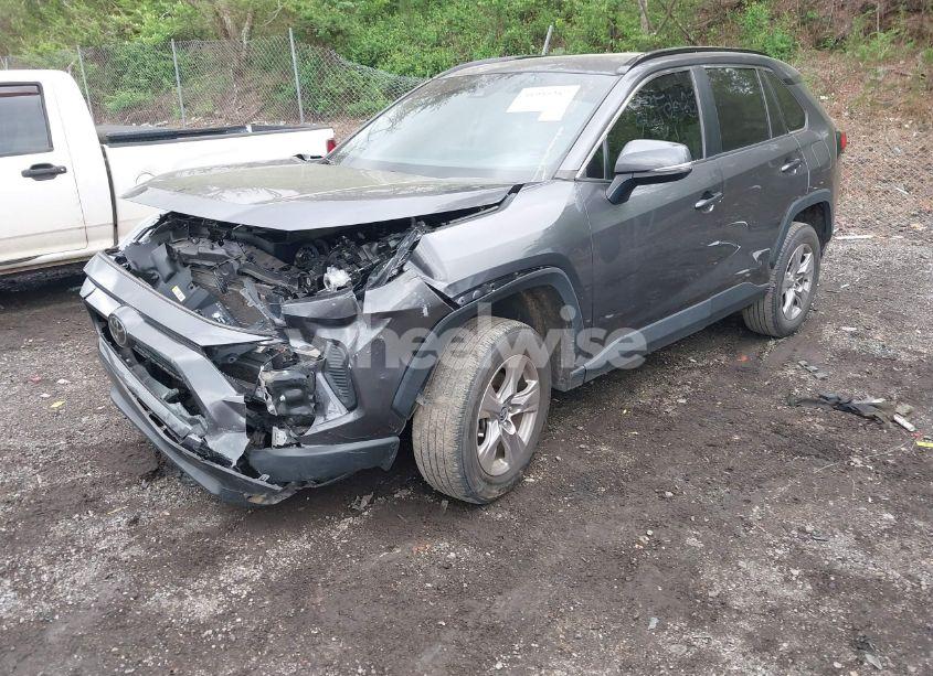 Photo 2 of 2022 Toyota Rav4 XLE (VIN 2T3W1RFV7NC187935)