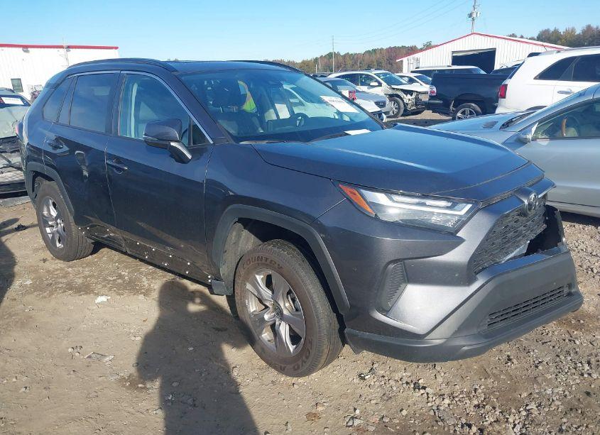 2022 Toyota Rav4 XLE (VIN 2T3W1RFV7NC200733) main photo