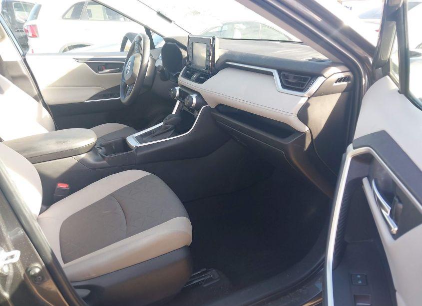 Photo 5 of 2022 Toyota Rav4 XLE (VIN 2T3W1RFV7NC200733)