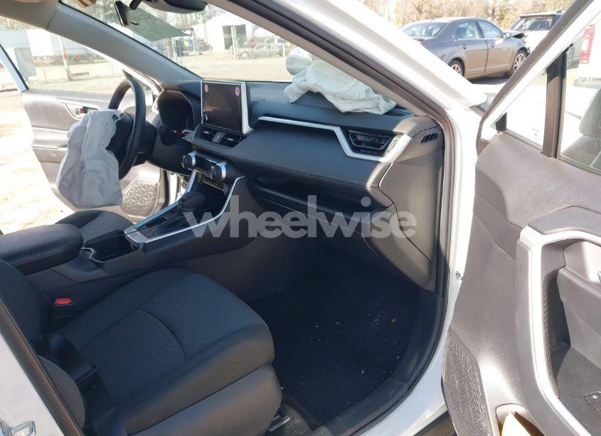 Photo 5 of 2024 Toyota Rav4 XLE (VIN 2T3W1RFV7RW333240)