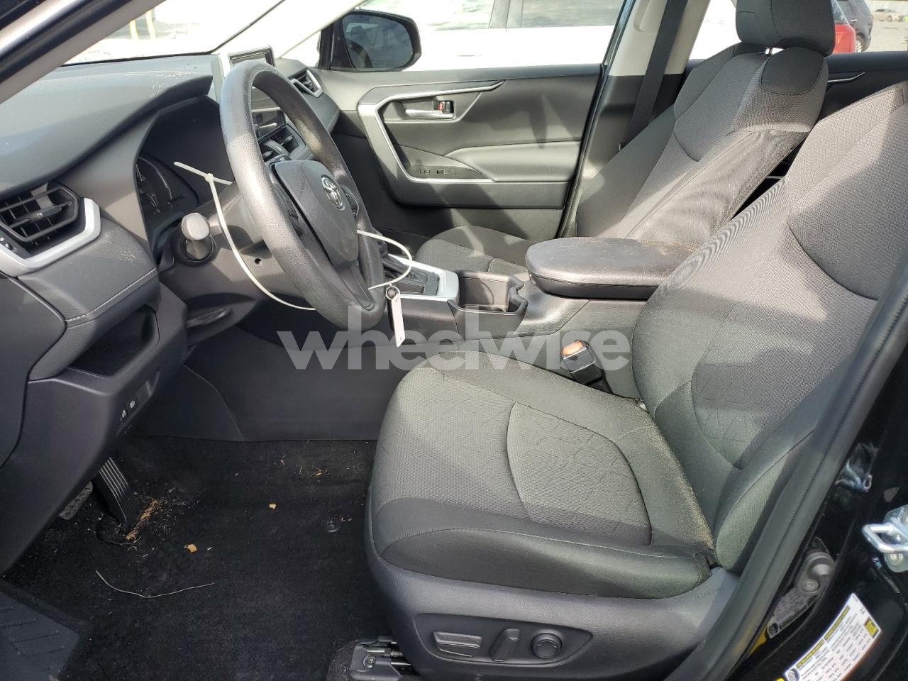 Photo 7 of 2025 TOYOTA RAV4 XLE (VIN 2T3W1RFV7SC311987)