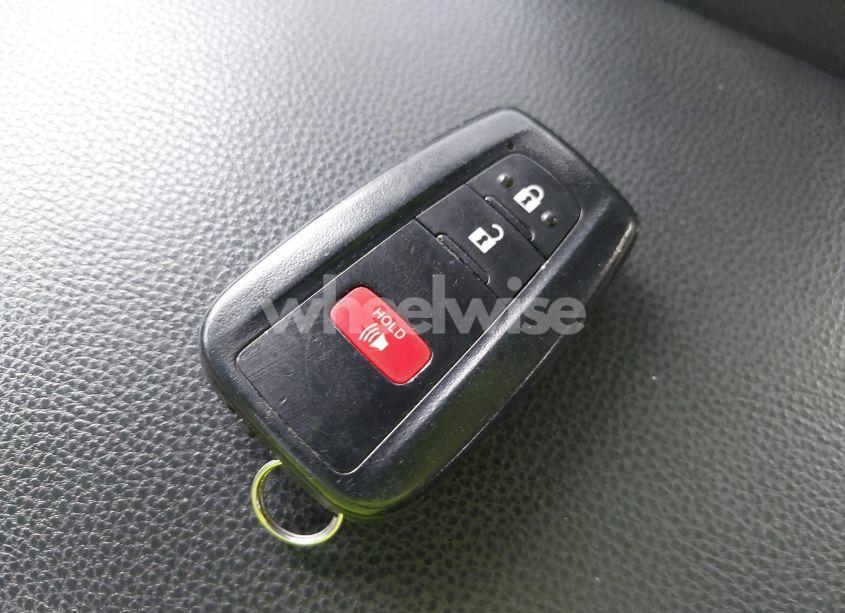 Photo 11 of 2020 Toyota Rav4 XLE (VIN 2T3W1RFV8LC053206)