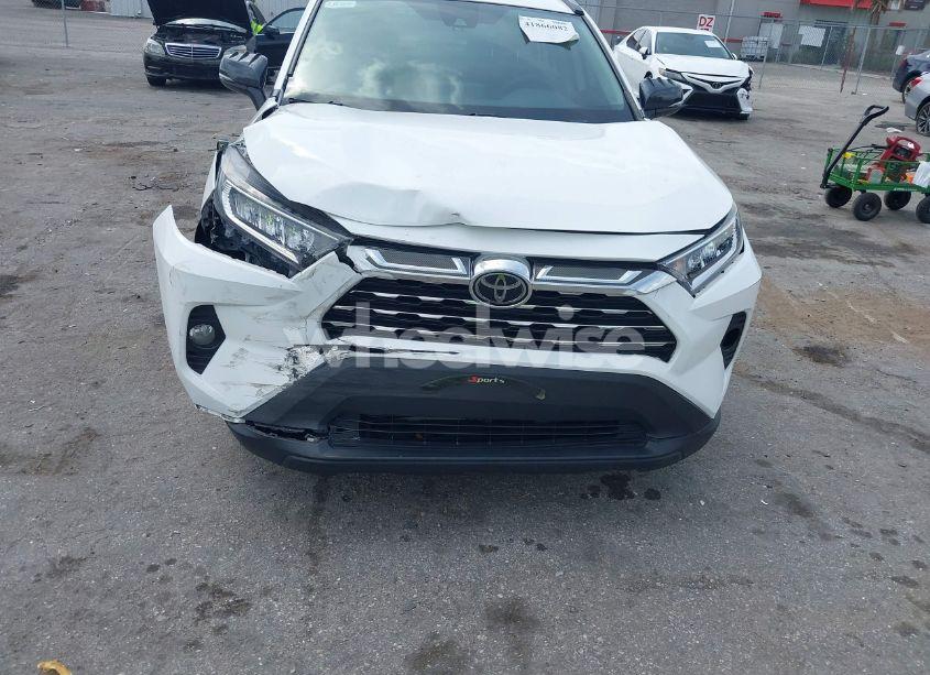 Photo 6 of 2020 Toyota Rav4 XLE (VIN 2T3W1RFV8LC053206)