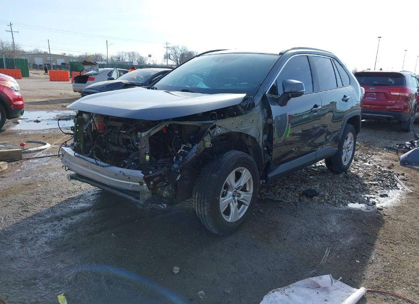 Photo 2 of 2020 Toyota Rav4 XLE (VIN 2T3W1RFV8LC053836)