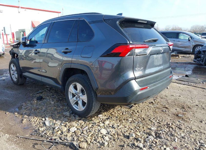 Photo 3 of 2020 Toyota Rav4 XLE (VIN 2T3W1RFV8LC053836)
