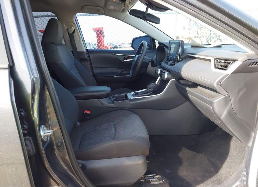 Photo 5 of 2020 Toyota Rav4 XLE (VIN 2T3W1RFV8LC053836)