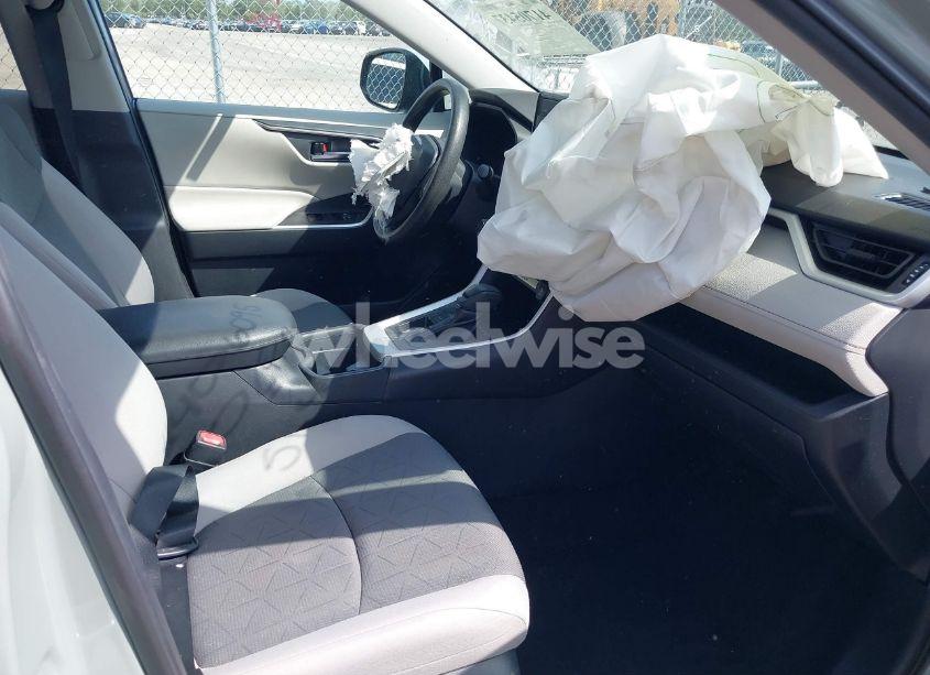 Photo 5 of 2020 Toyota Rav4 XLE (VIN 2T3W1RFV8LC058714)