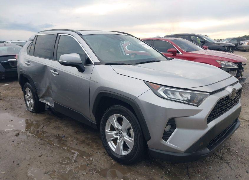 2021 Toyota Rav4 XLE (VIN 2T3W1RFV8MC087485) main photo