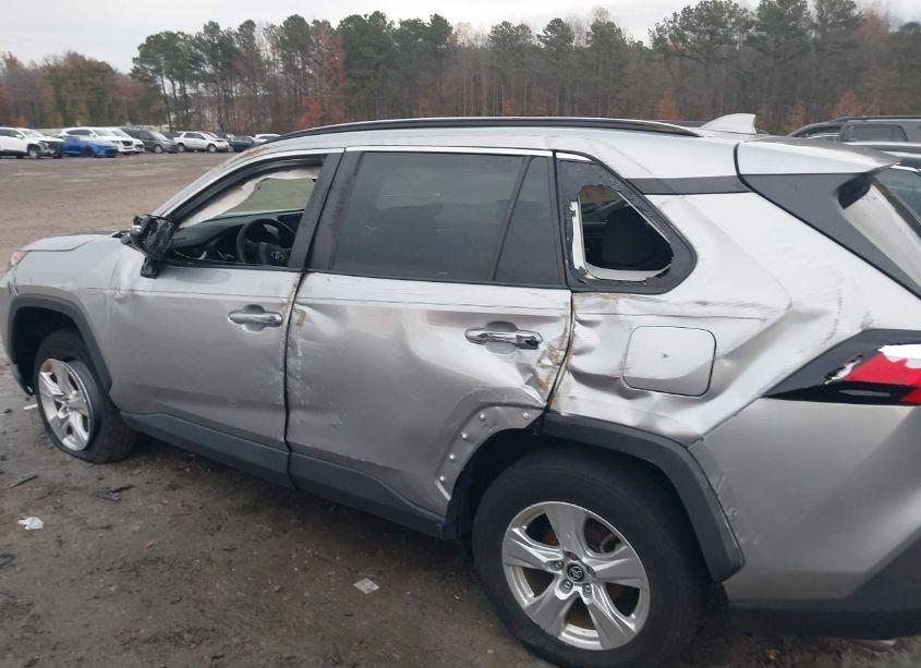 Photo 6 of 2021 Toyota Rav4 XLE (VIN 2T3W1RFV8MC087485)