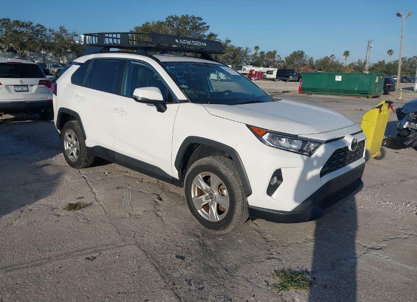 2021 Toyota Rav4 XLE (VIN 2T3W1RFV8MC091620) main photo