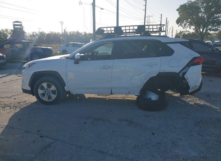 Photo 14 of 2021 Toyota Rav4 XLE (VIN 2T3W1RFV8MC091620)