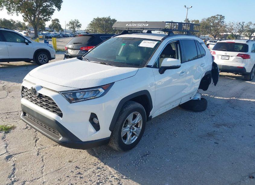 Photo 2 of 2021 Toyota Rav4 XLE (VIN 2T3W1RFV8MC091620)