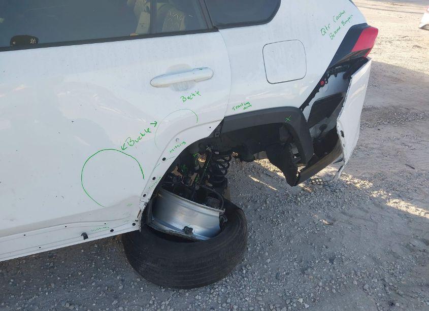 Photo 6 of 2021 Toyota Rav4 XLE (VIN 2T3W1RFV8MC091620)