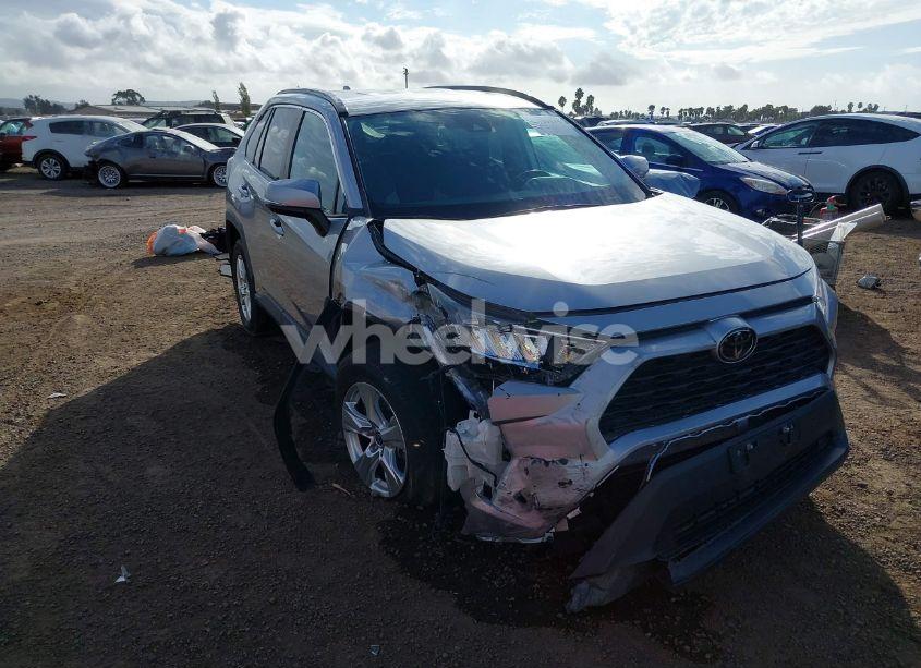 2021 Toyota Rav4 XLE/XLE PREMIUM (VIN 2T3W1RFV8MC157096) main photo