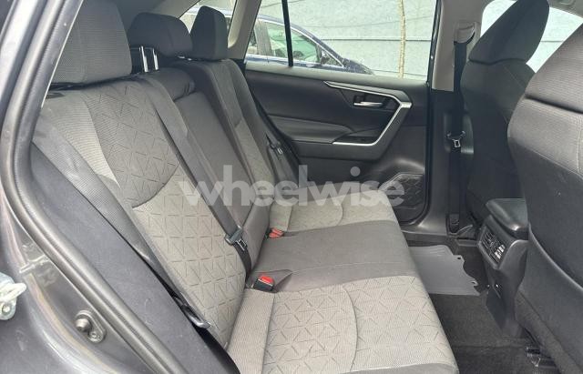 2021 TOYOTA RAV4 XLE (VIN 2T3W1RFV8MW114182) main photo