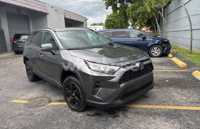 Photo 2 of 2021 TOYOTA RAV4 XLE (VIN 2T3W1RFV8MW114182)