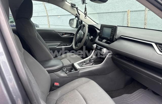 Photo 3 of 2021 TOYOTA RAV4 XLE (VIN 2T3W1RFV8MW114182)