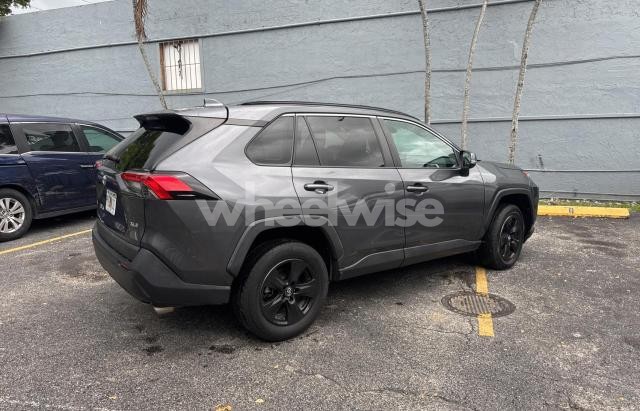 Photo 8 of 2021 TOYOTA RAV4 XLE (VIN 2T3W1RFV8MW114182)