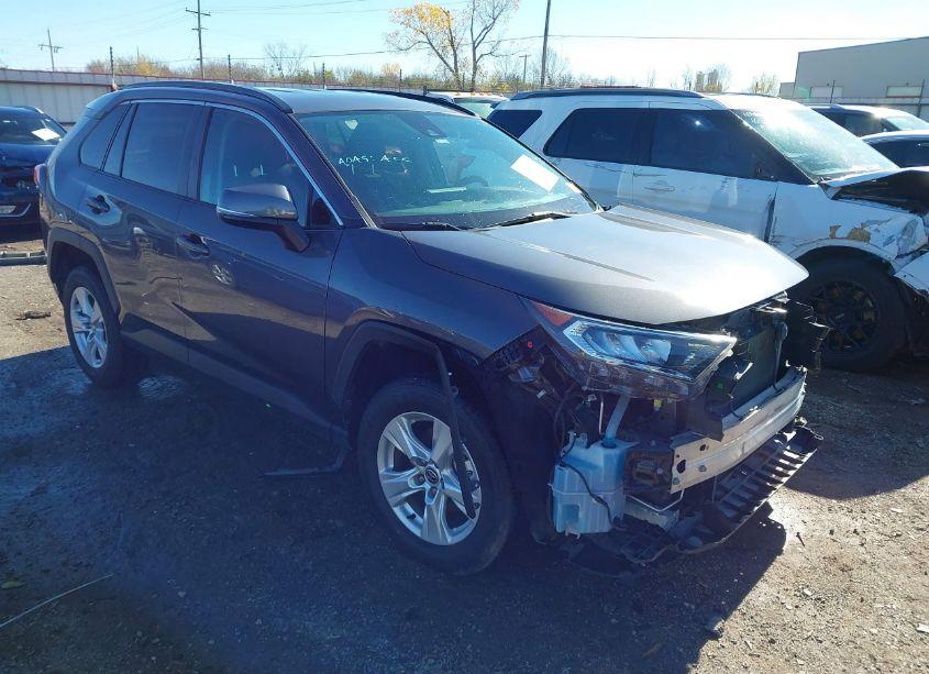 2021 Toyota Rav4 XLE (VIN 2T3W1RFV8MW126686) main photo