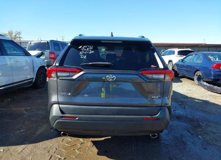 Photo 17 of 2021 Toyota Rav4 XLE (VIN 2T3W1RFV8MW126686)