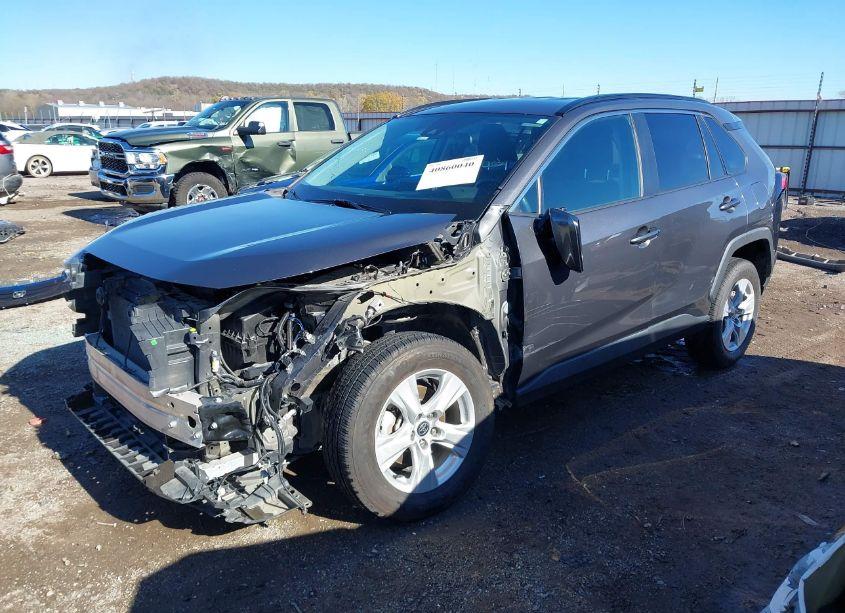 Photo 2 of 2021 Toyota Rav4 XLE (VIN 2T3W1RFV8MW126686)