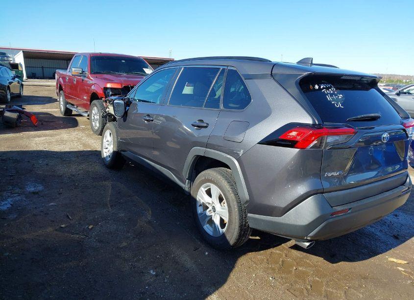 Photo 3 of 2021 Toyota Rav4 XLE (VIN 2T3W1RFV8MW126686)