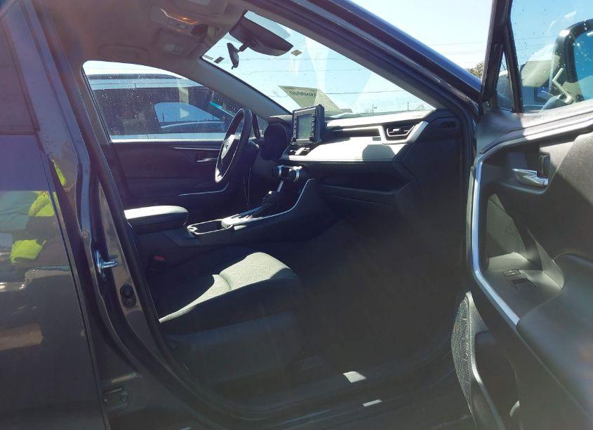 Photo 5 of 2021 Toyota Rav4 XLE (VIN 2T3W1RFV8MW126686)