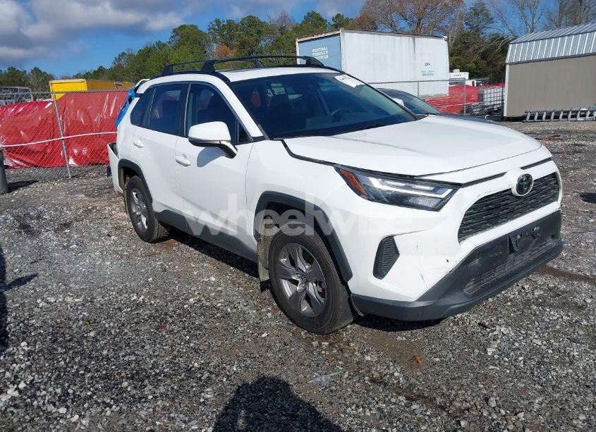 2022 Toyota Rav4 XLE (VIN 2T3W1RFV8NC180766) main photo