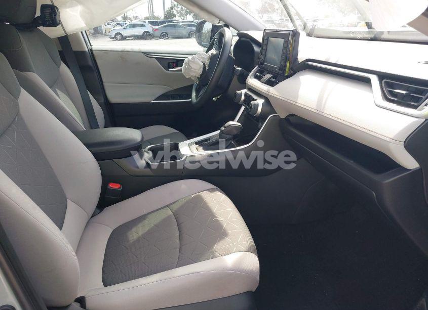 Photo 5 of 2022 Toyota Rav4 XLE (VIN 2T3W1RFV8NW203056)