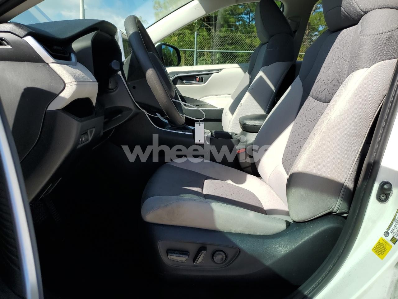 Photo 7 of 2024 TOYOTA RAV4 XLE (VIN 2T3W1RFV8RC282185)