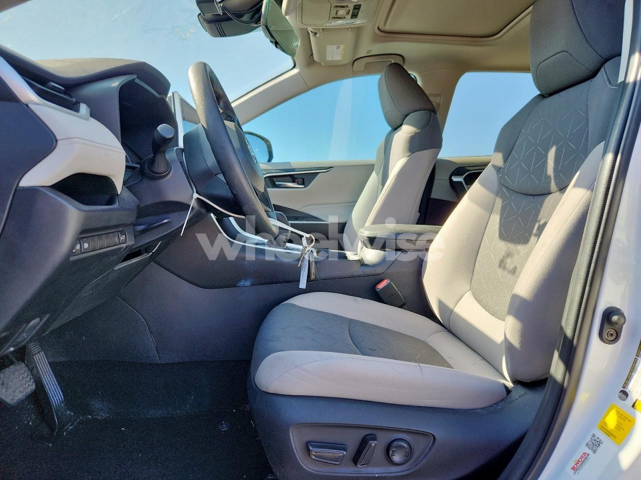 Photo 7 of 2024 TOYOTA RAV4 XLE (VIN 2T3W1RFV8RW309500)