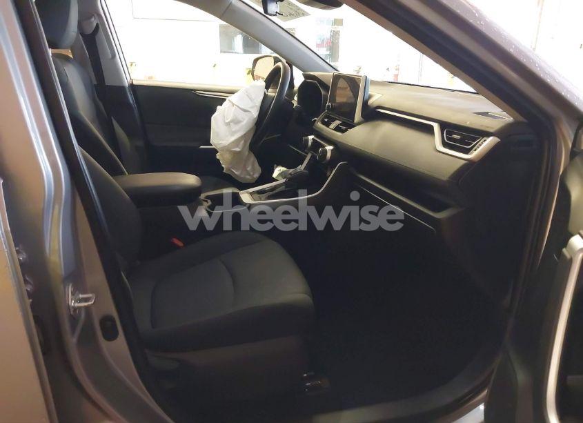 Photo 5 of 2024 Toyota Rav4 XLE (VIN 2T3W1RFV8RW318780)