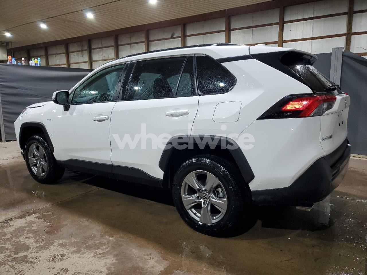 Photo 2 of 2024 TOYOTA RAV4 XLE (VIN 2T3W1RFV8RW332128)