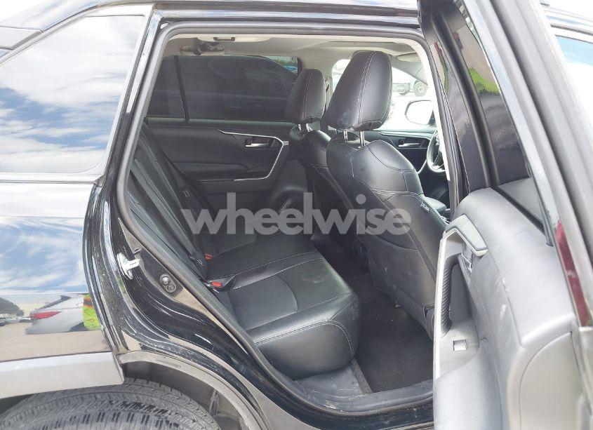 Photo 8 of 2019 Toyota Rav4 XLE (VIN 2T3W1RFV9KC009374)