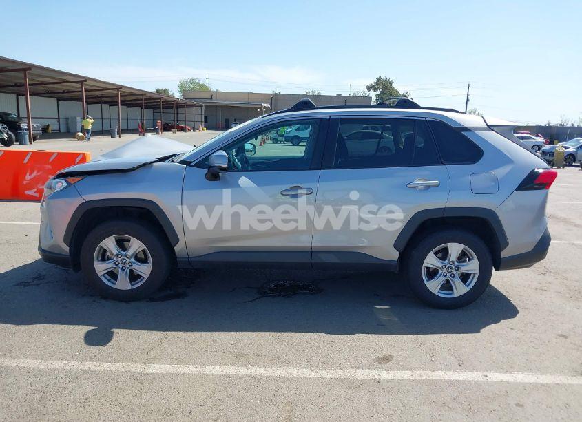 Photo 14 of 2019 Toyota Rav4 XLE (VIN 2T3W1RFV9KW021118)