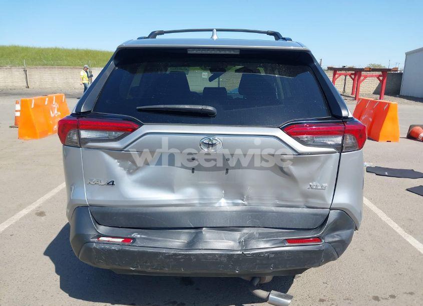 Photo 16 of 2019 Toyota Rav4 XLE (VIN 2T3W1RFV9KW021118)