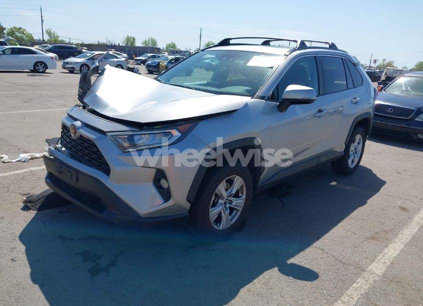 Photo 2 of 2019 Toyota Rav4 XLE (VIN 2T3W1RFV9KW021118)