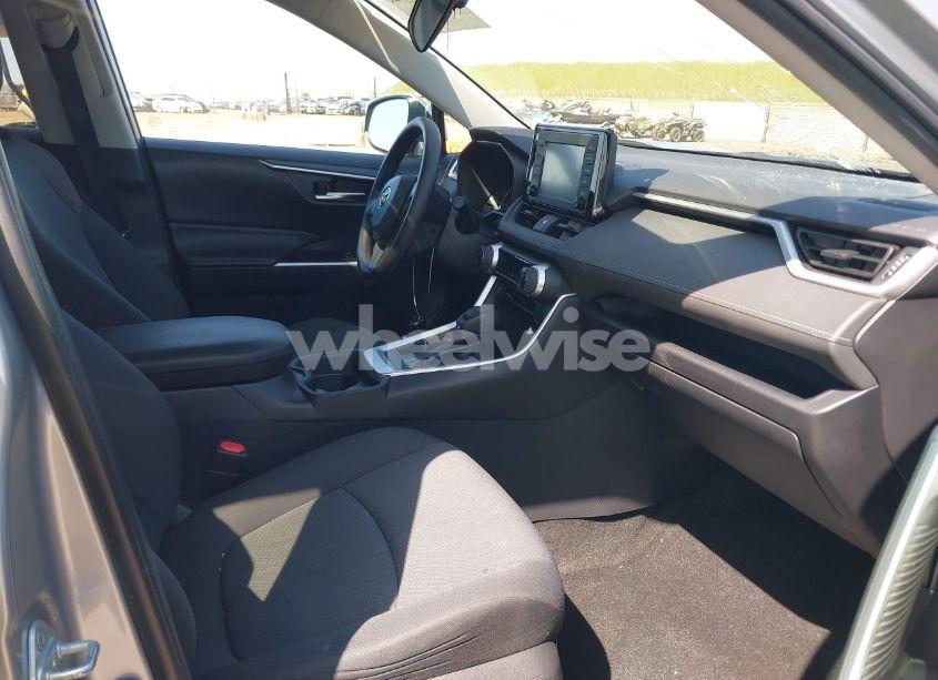 Photo 5 of 2019 Toyota Rav4 XLE (VIN 2T3W1RFV9KW021118)