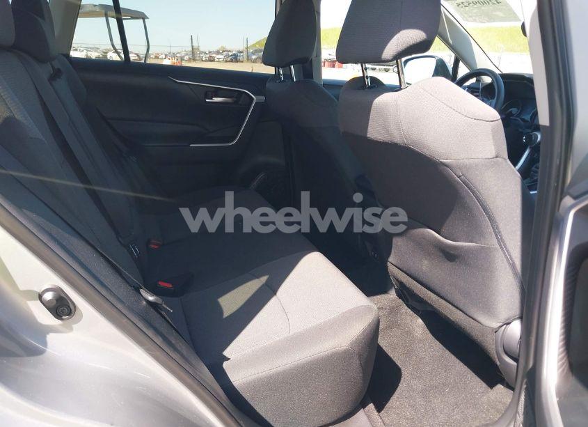 Photo 8 of 2019 Toyota Rav4 XLE (VIN 2T3W1RFV9KW021118)