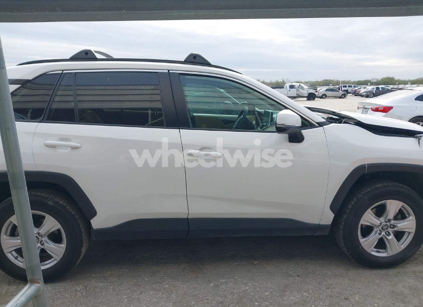 Photo 14 of 2019 Toyota Rav4 XLE (VIN 2T3W1RFV9KW043197)