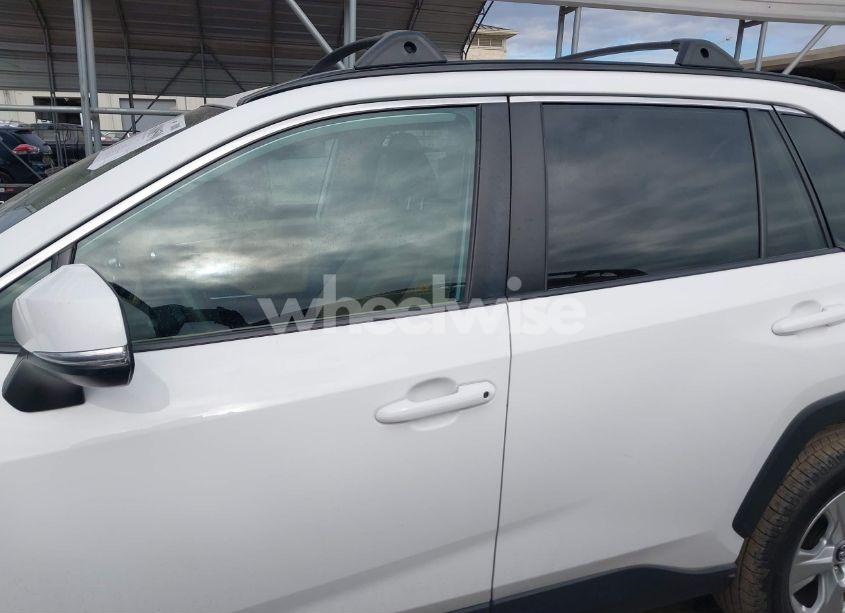 Photo 15 of 2019 Toyota Rav4 XLE (VIN 2T3W1RFV9KW043197)