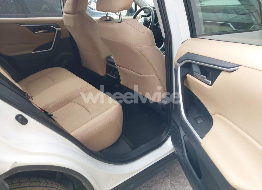 Photo 8 of 2019 Toyota Rav4 XLE (VIN 2T3W1RFV9KW043197)