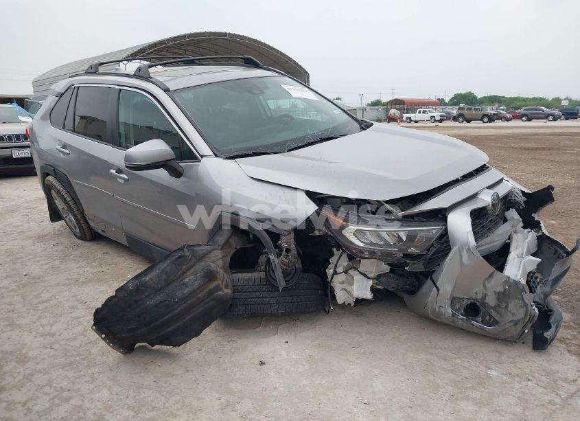 2020 Toyota Rav4 XLE (VIN 2T3W1RFV9LC044725) main photo