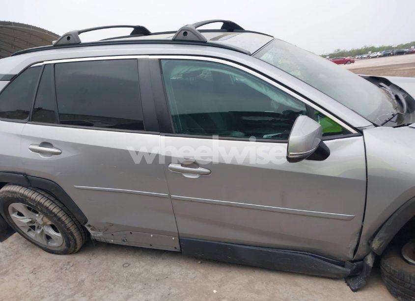 Photo 13 of 2020 Toyota Rav4 XLE (VIN 2T3W1RFV9LC044725)