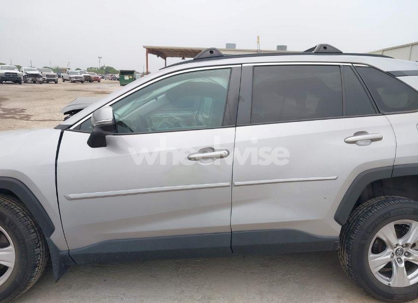 Photo 14 of 2020 Toyota Rav4 XLE (VIN 2T3W1RFV9LC044725)