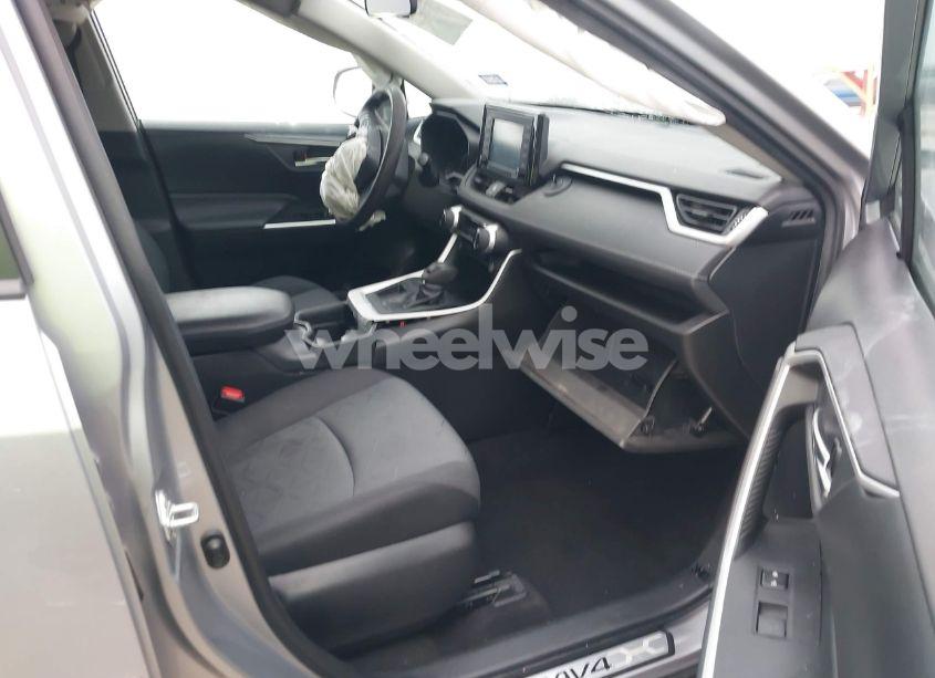 Photo 5 of 2020 Toyota Rav4 XLE (VIN 2T3W1RFV9LC044725)