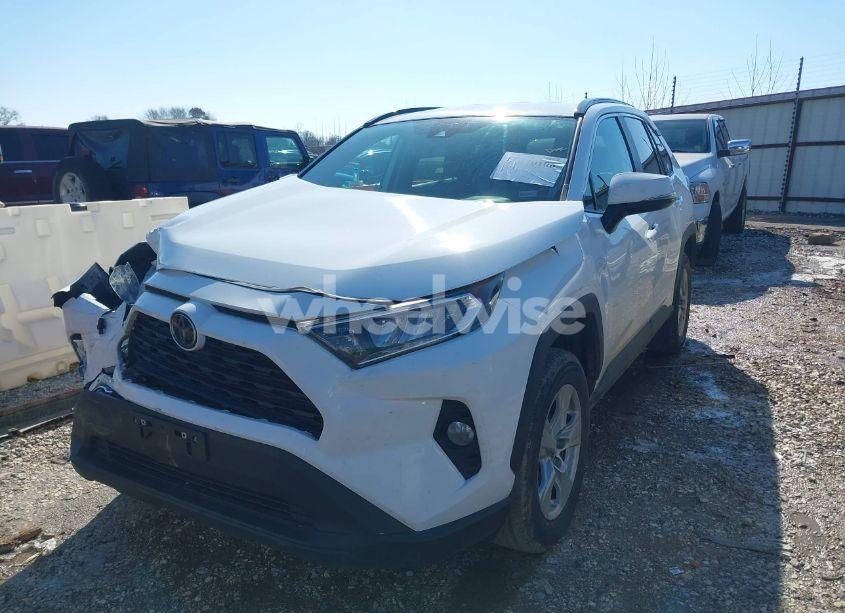 Photo 2 of 2020 Toyota Rav4 XLE (VIN 2T3W1RFV9LC047592)