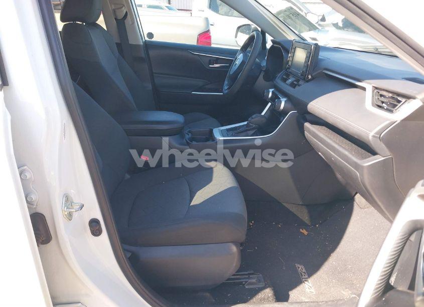 Photo 5 of 2020 Toyota Rav4 XLE (VIN 2T3W1RFV9LC047592)