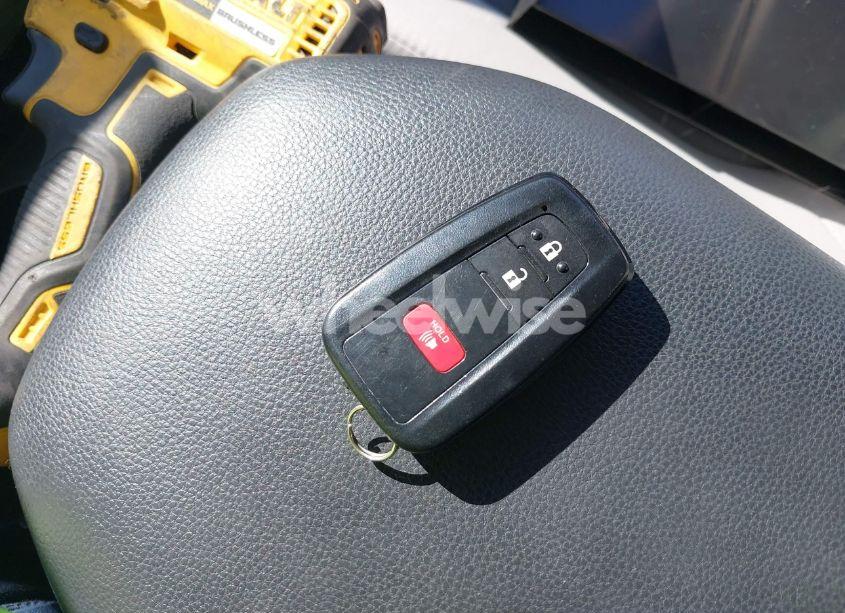 Photo 11 of 2020 Toyota Rav4 XLE (VIN 2T3W1RFV9LC060794)